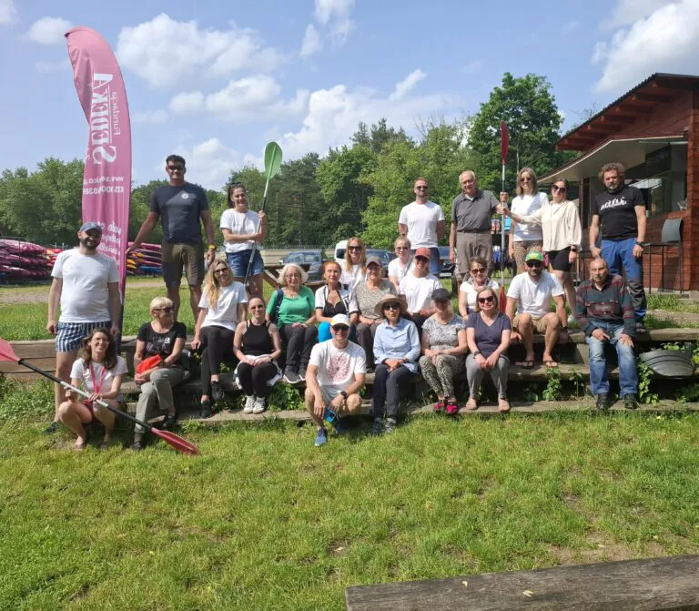 Kajaki dla senirorów w ramach Tygodnia Wolontariatu Pracowniczego Nationale Nederlanden