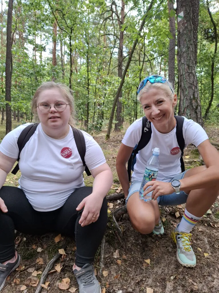 Ania z wolontariuszką